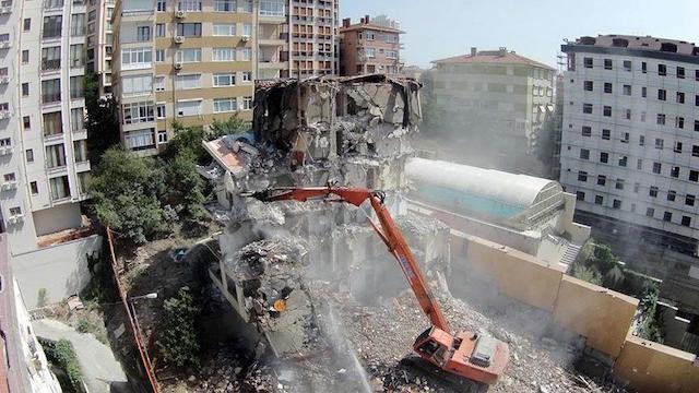 снос старых домов в Турции
