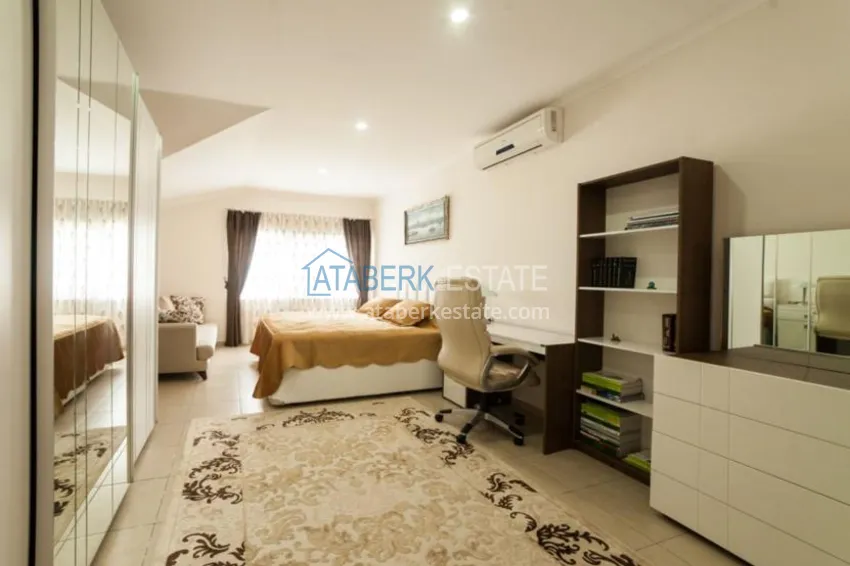 Приобрести Меблированный дуплекс на первой береговой линии в районе Кестель 9 