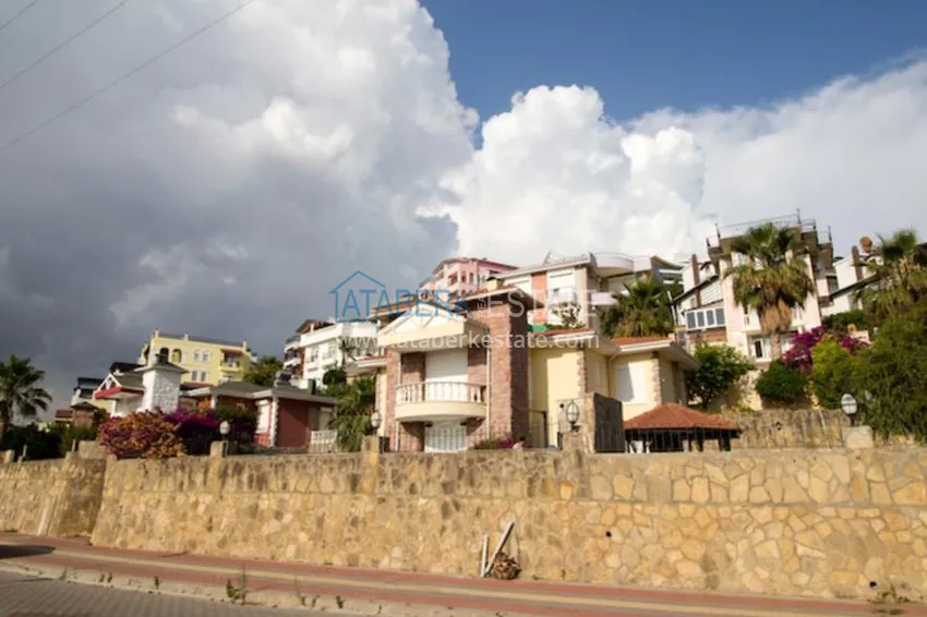 Дом с садом и бассейном у моря 42 