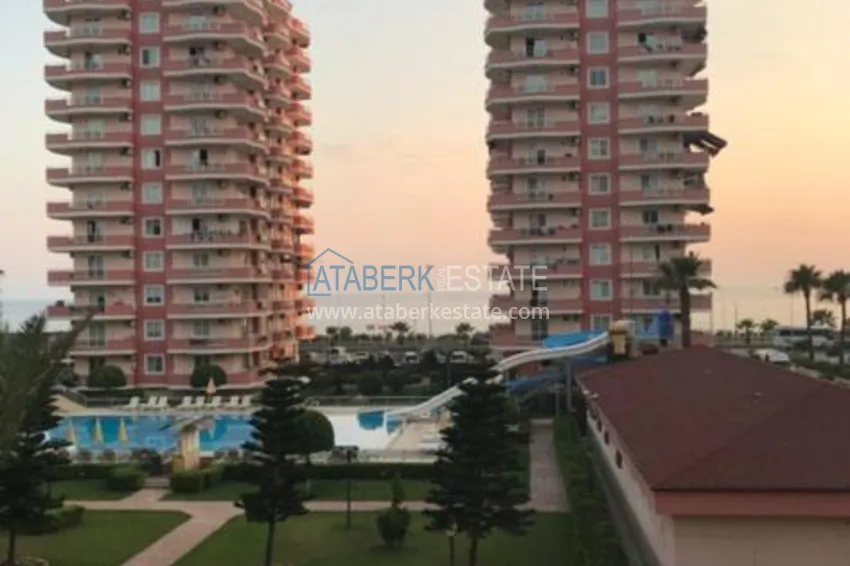 Трехкомнатные апартаменты в комплексе на первой береговой линии 1 