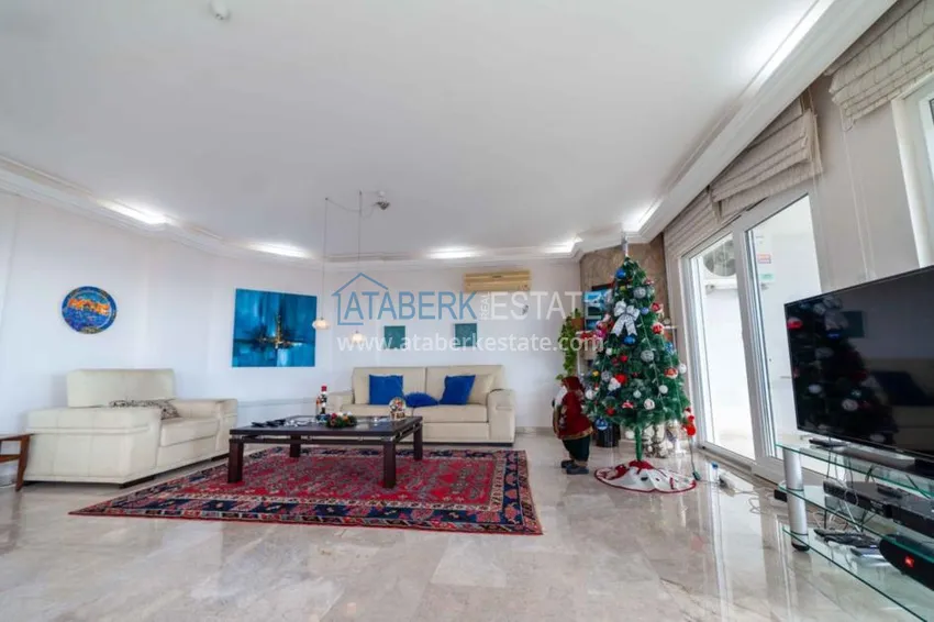 Приобрести Меблированная отдельно стоящая вилла с собственным бассейном и большой территорией 40