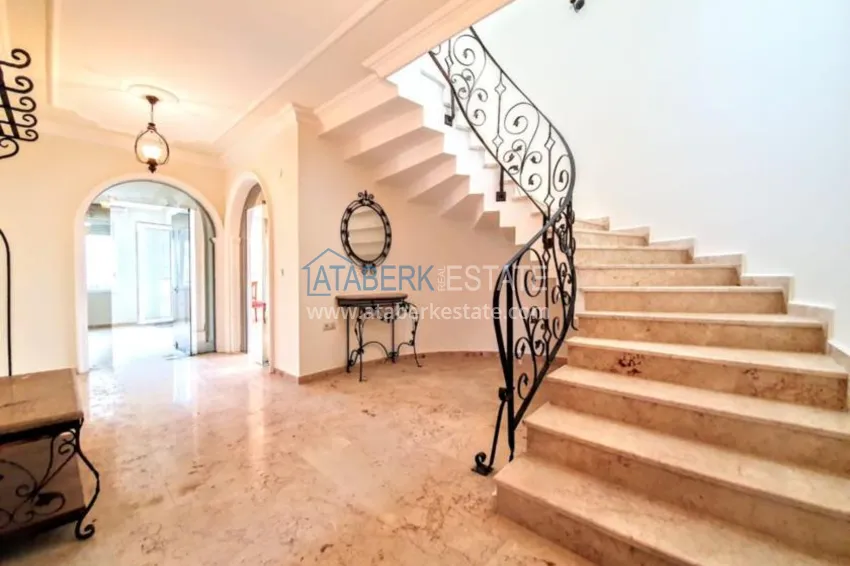 Приобрести Отдельностоящая двухэтажная вилла с собственным бассейном  10 
