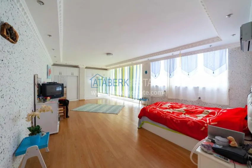 Приобрести Огромная отдельностоящая вилла с потрясающим панорамным видом, который никогда не будет застроен  50 
