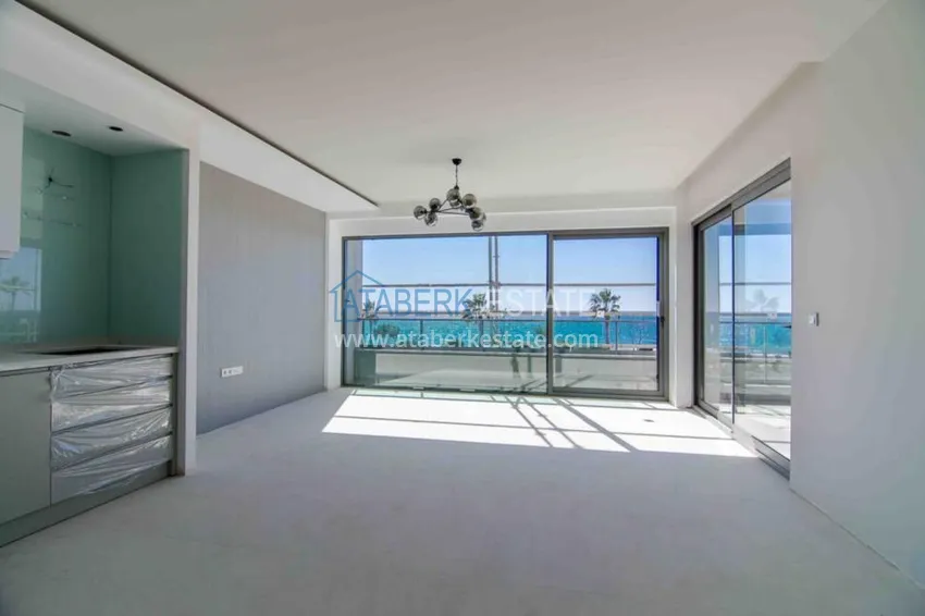 Приобрести Квартиры и пентхаусы в строящемся комплексе на первой береговой линии 1 