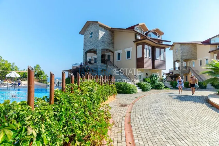 На продаже уютная, просторная квартира с видом на море. 3 