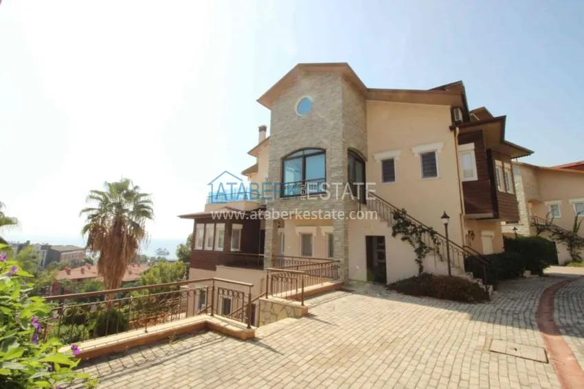 На продаже уютная, просторная квартира с видом на море. 14 