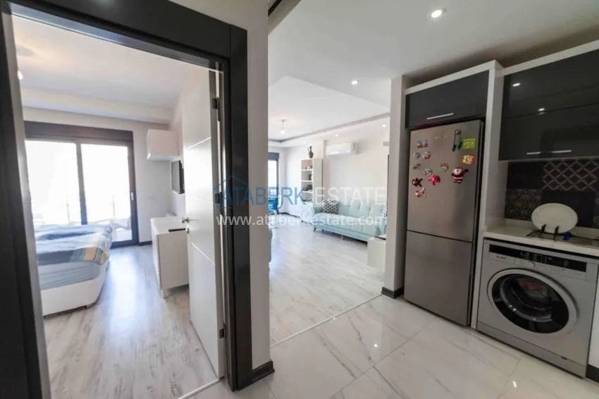 Приобрести Двухкомнатная квартира с мебелью в комплексе с бассейном на крыше в район Коньяалты 2 