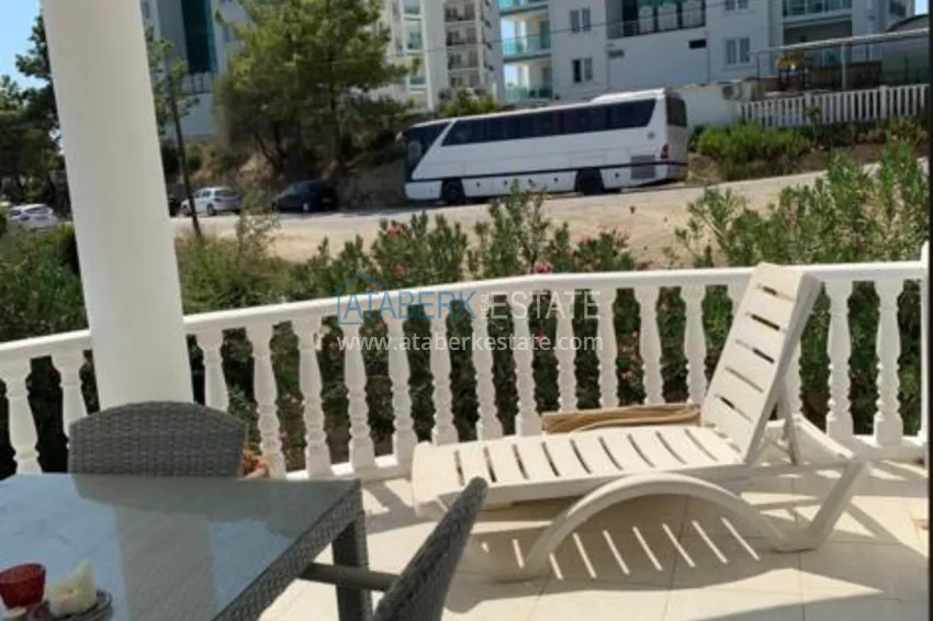 Приобрести Трехэтажный дом с частным бассейном в районе Авсаллар 17 