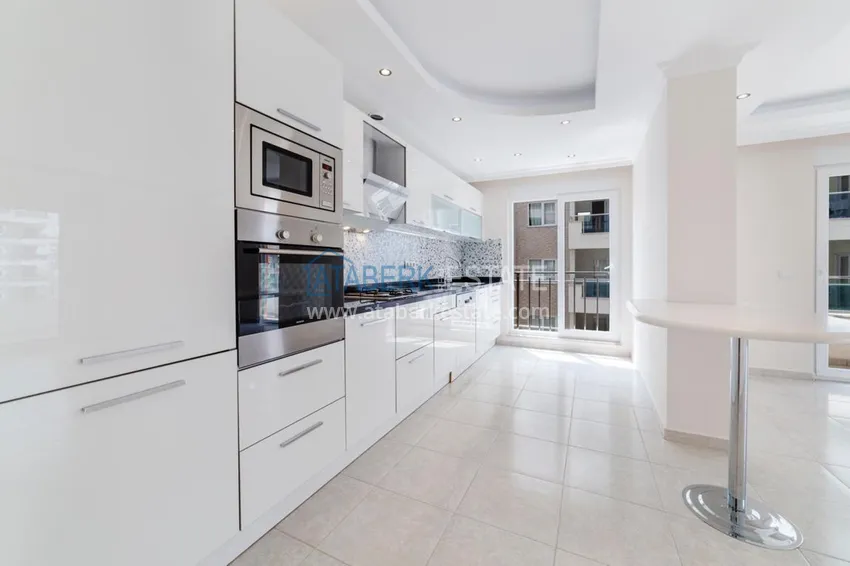Приобрести Трехкомнатная квартира в Махмутларе в элитном комплексе 5 