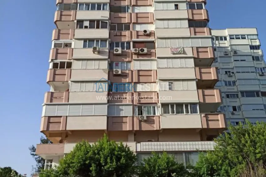 Квартира в Анталии район Лара с 3 спальнями и отдельной кухней  3 
