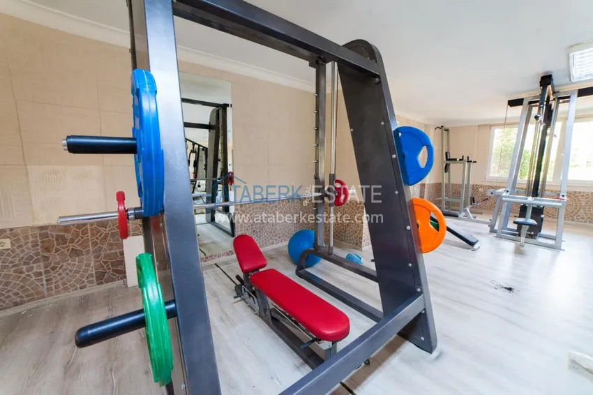 Квартира в Махмутларе с мебелью прямым видом на море в комплексе на первой линии 17 