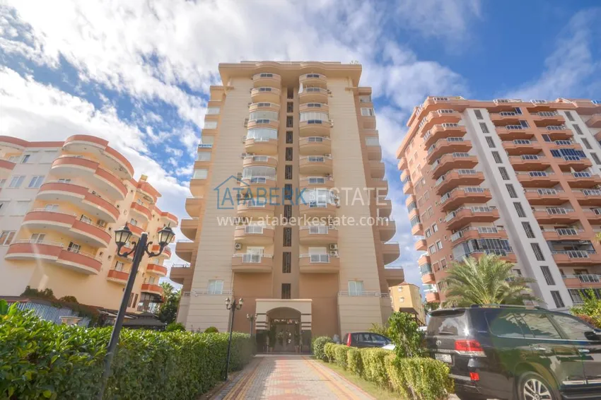 Квартира в Махмутларе с мебелью, застекленным балконом на центральной улице  1 