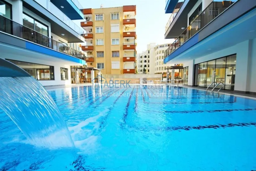 Квартира в Махмутларе меблированная с видом на море и горы в комплексе класса люкс 4 