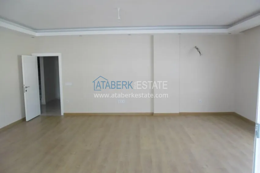 Приобрести Дуплекс в Кестеле с 6 спальнями, видом на море и горы  16 