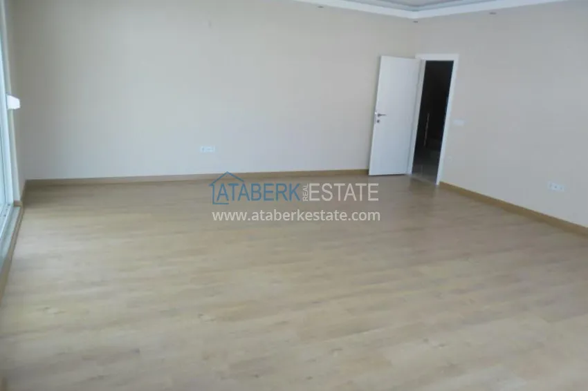 Приобрести Дуплекс в Кестеле с 6 спальнями, видом на море и горы  19 