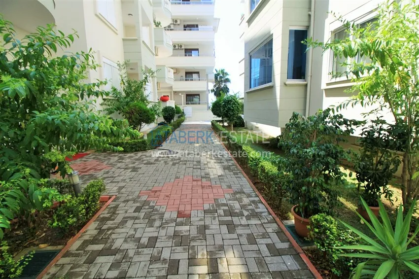 Квартира в Оба трехкомнатная в жилом комплексе рядом с морем 4 