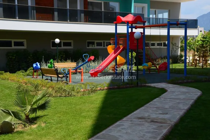 Таунхаус в районе Демирташ с мебелью, садом и видом на море  11 