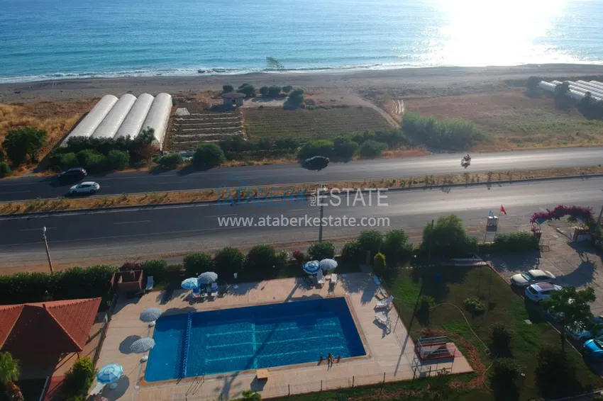 Таунхаус в районе Демирташ с мебелью, садом и видом на море  12 