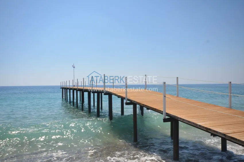 Таунхаус в районе Демирташ с мебелью, садом и видом на море  13 