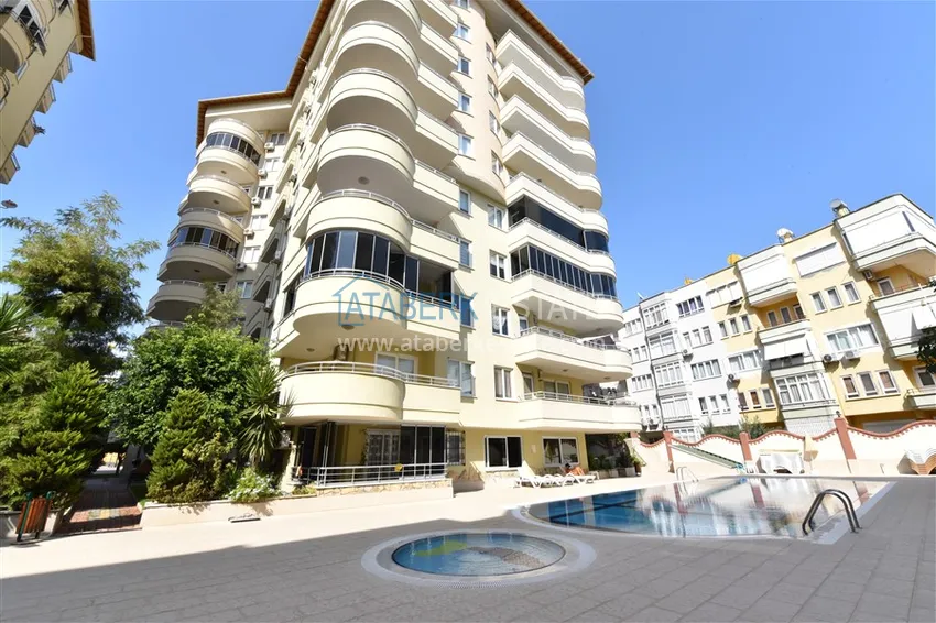 Квартира в центре Алании с мебелью, отдельной кухней и застекленными балконами 1 