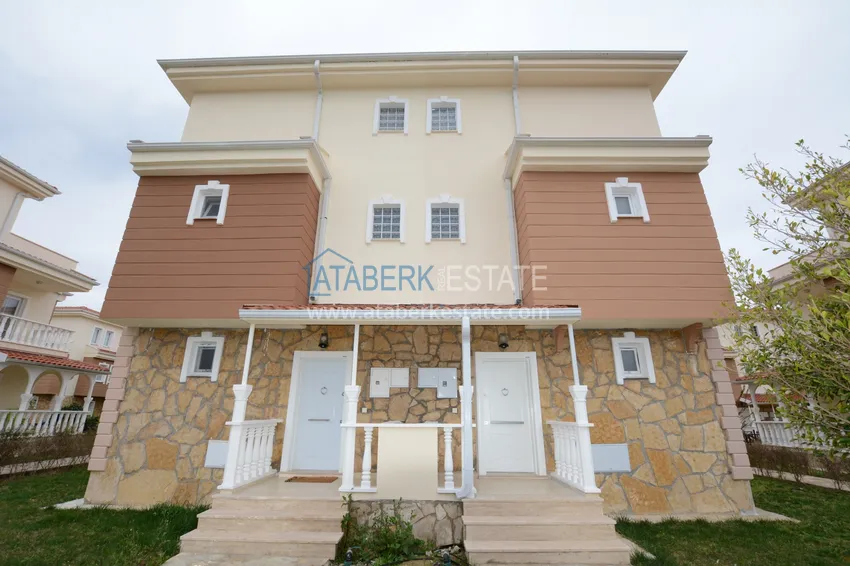 Вилла в Авсалларе трехэтажный таунхаус на два хозяина с частным садиком  1 