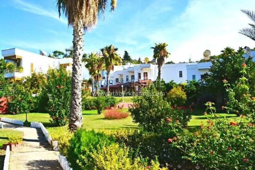 Таунхаус в районе Демирташ с мебелью, садом и видом на море  3 