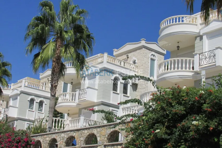 Престижная трехэтажная вилла в Конаклы 3 