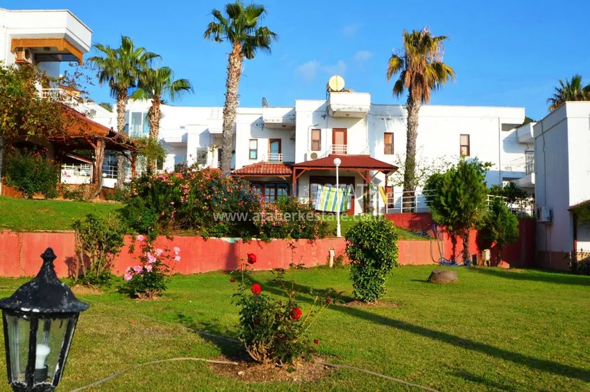 Таунхаус в районе Демирташ с мебелью, садом и видом на море  4 