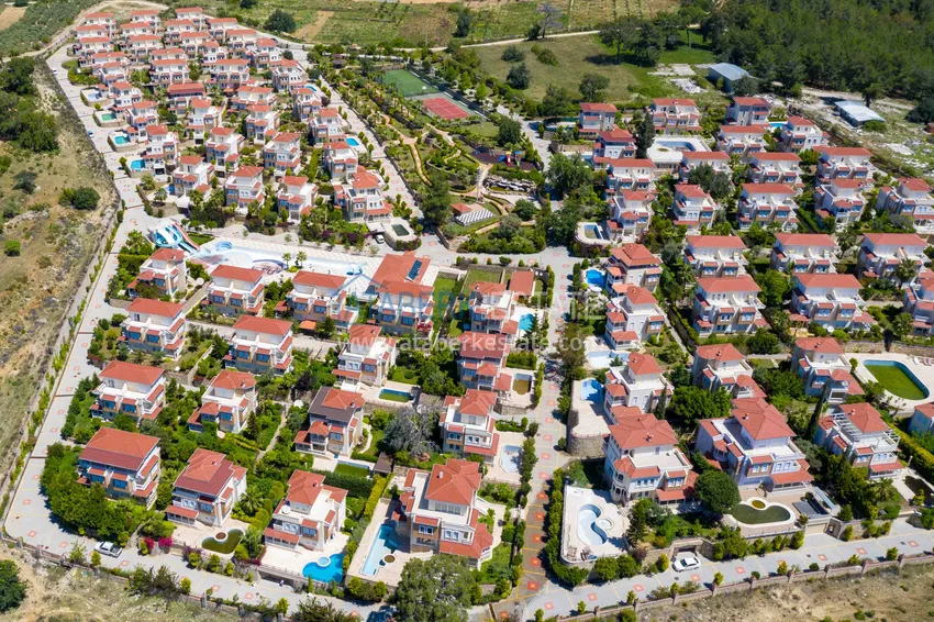 Вилла в Авсалларе трехэтажный таунхаус на два хозяина с частным садиком  4 