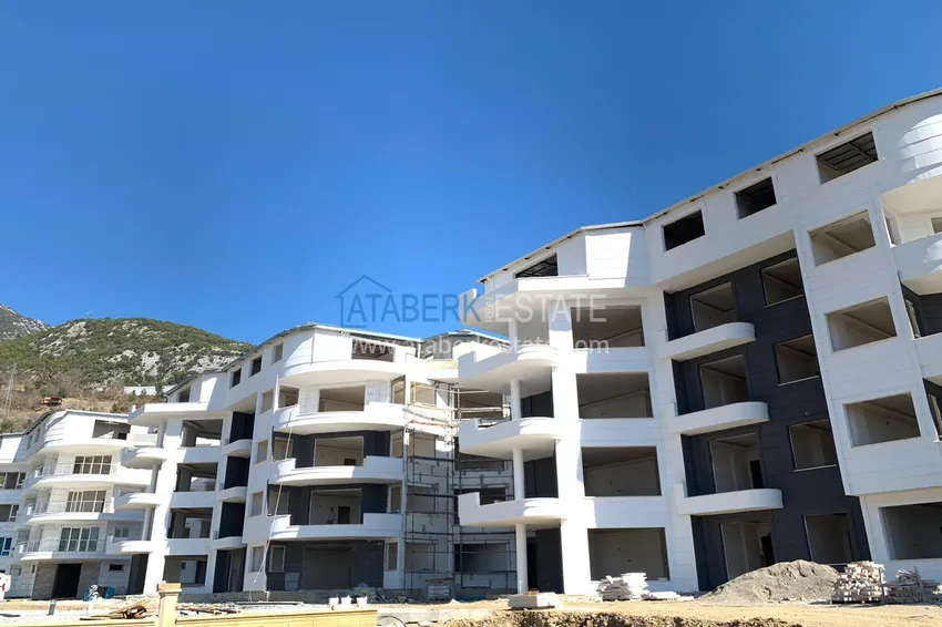 Новый жилой комплекс в Махмутларе на последнем этапе строительства 23 