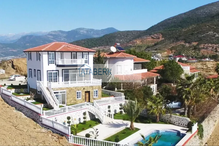 Особняк на берегу моря в Газипаше  1 