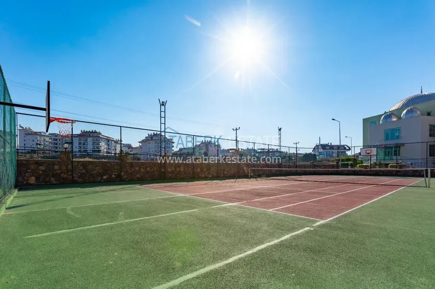 Квартиры и пентхаусы в районе Оба в современном жилом комплексе 10 