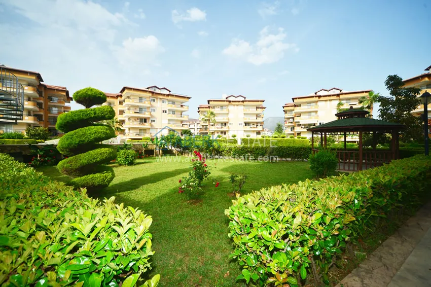 Квартиры и пентхаусы в районе Оба в современном жилом комплексе 11 