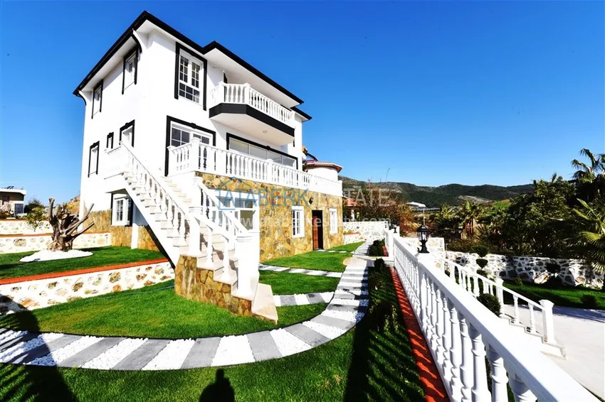 Особняк на берегу моря в Газипаше  3 