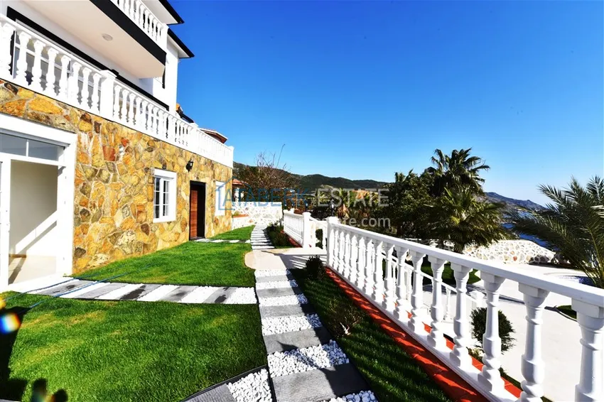 Особняк на берегу моря в Газипаше  9 