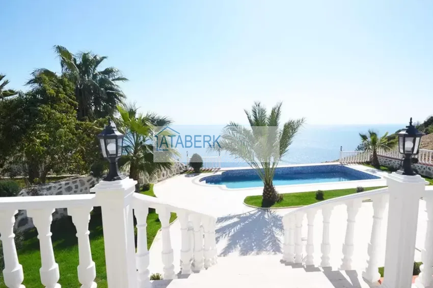 Особняк на берегу моря в Газипаше  11 