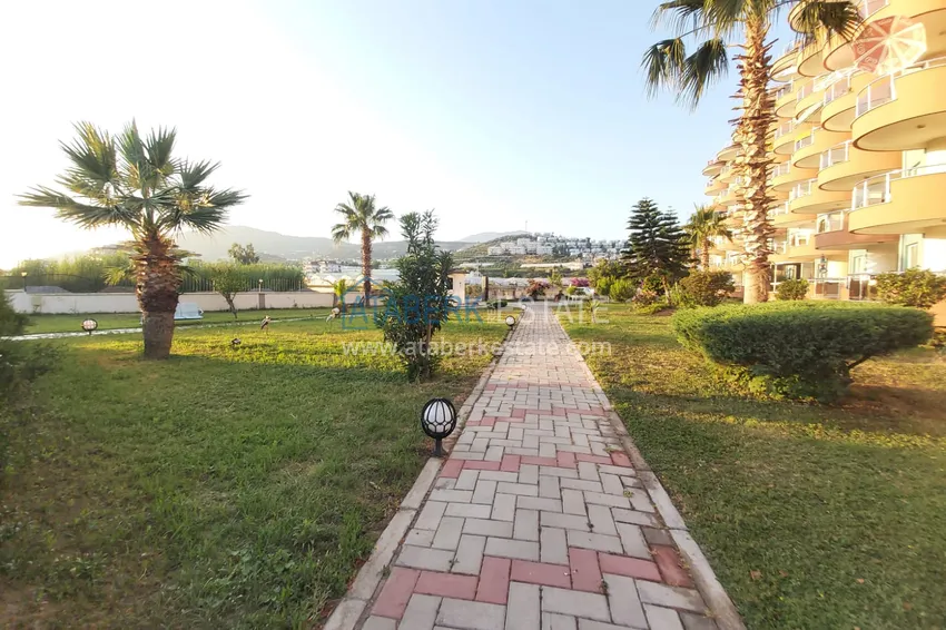 Квартира в районе Демирташ с видом на море в жилом комплексе  10 