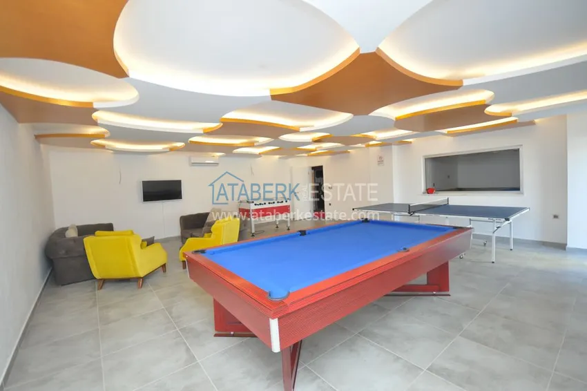 Квартира в Махмутларе с мебелью, застекленным балконом в благоустроенной резиденции 21 