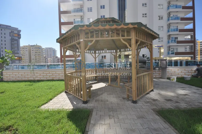 Квартира в Махмутларе с мебелью, застекленным балконом в благоустроенной резиденции 11 