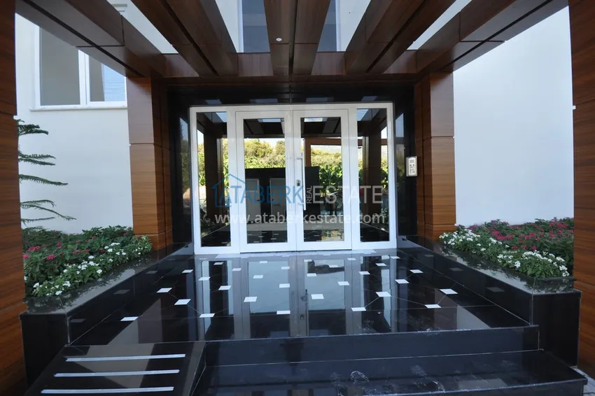 Квартира в Махмутларе с мебелью, застекленным балконом в благоустроенной резиденции 15 