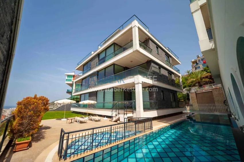 Видовая квартира в центре Алании в эксклюзивном комплексе  12 