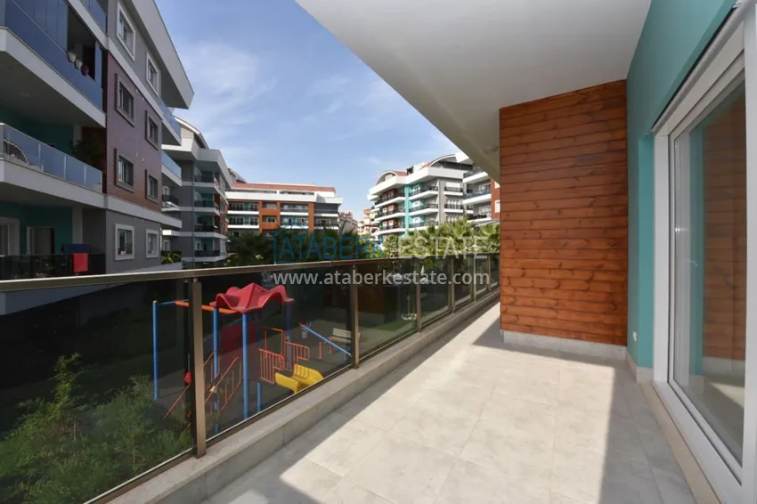 Приобрести Квартира в Оба просторная с отдельной кухней, в комплексе с инфраструктурой 15 