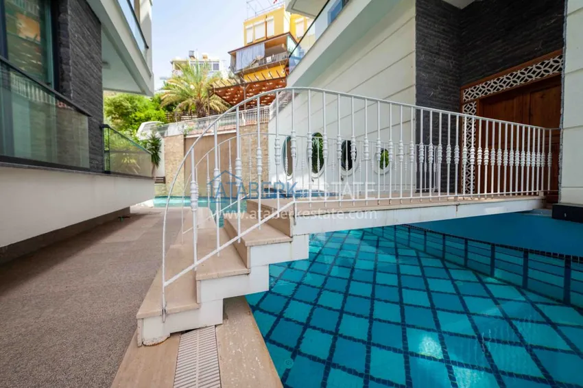 Видовая квартира в центре Алании в эксклюзивном комплексе  15 