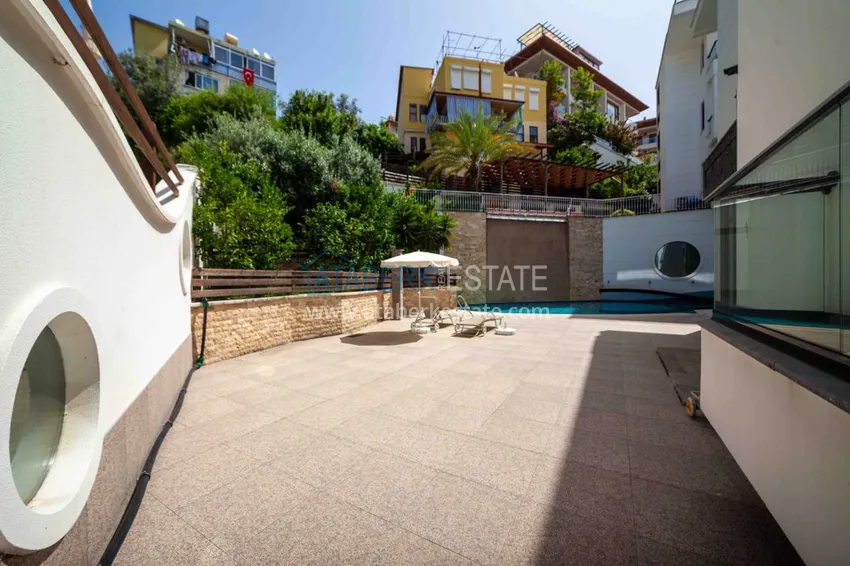 Видовая квартира в центре Алании в эксклюзивном комплексе  17 