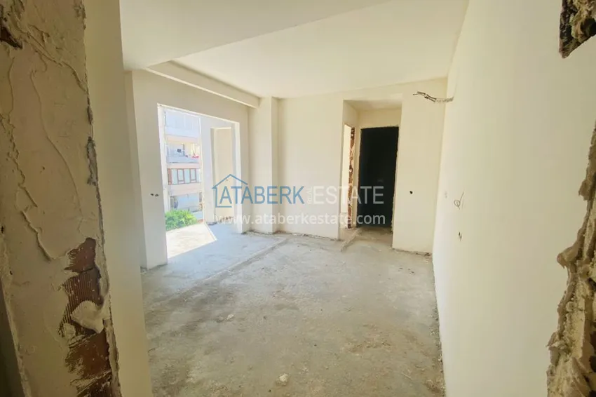 Приобрести Двухкомнатная квартира в центре Алании с частичным видом на море в строящемся комплексе  1 