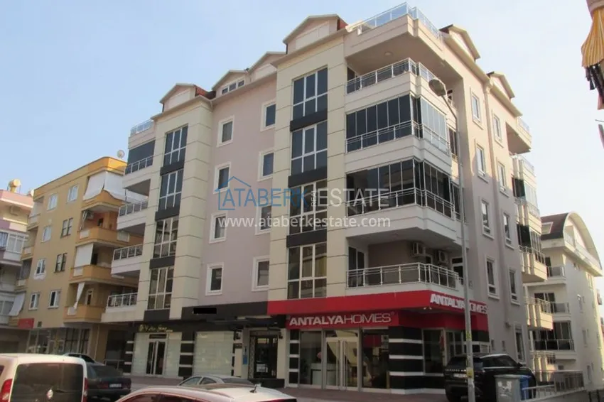 Трехкомнатная квартира в Алании с мебелью в районе пляжа Клеопатра 1 