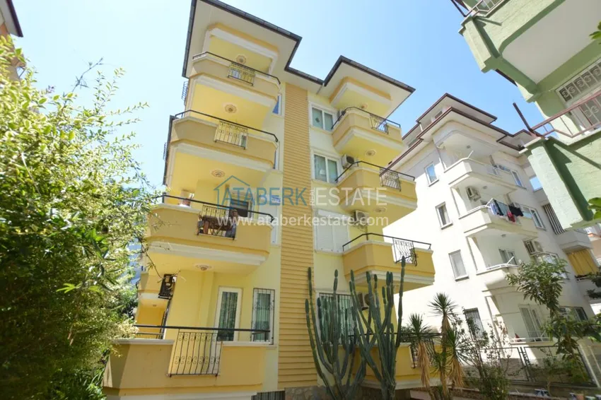 Квартира в центре Алании с мебелью и отдельной кухней в городском доме 1 