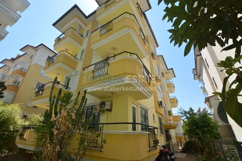 Квартира в центре Алании с мебелью и отдельной кухней в городском доме 2 