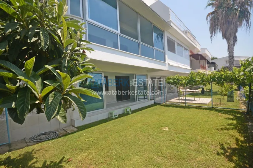 Трехуровневая смежная вилла в районе Демирташ с собственным садом 3 