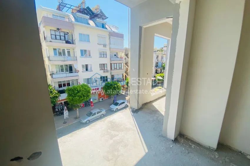 Приобрести Двухкомнатная квартира в центре Алании с частичным видом на море в строящемся комплексе  5 